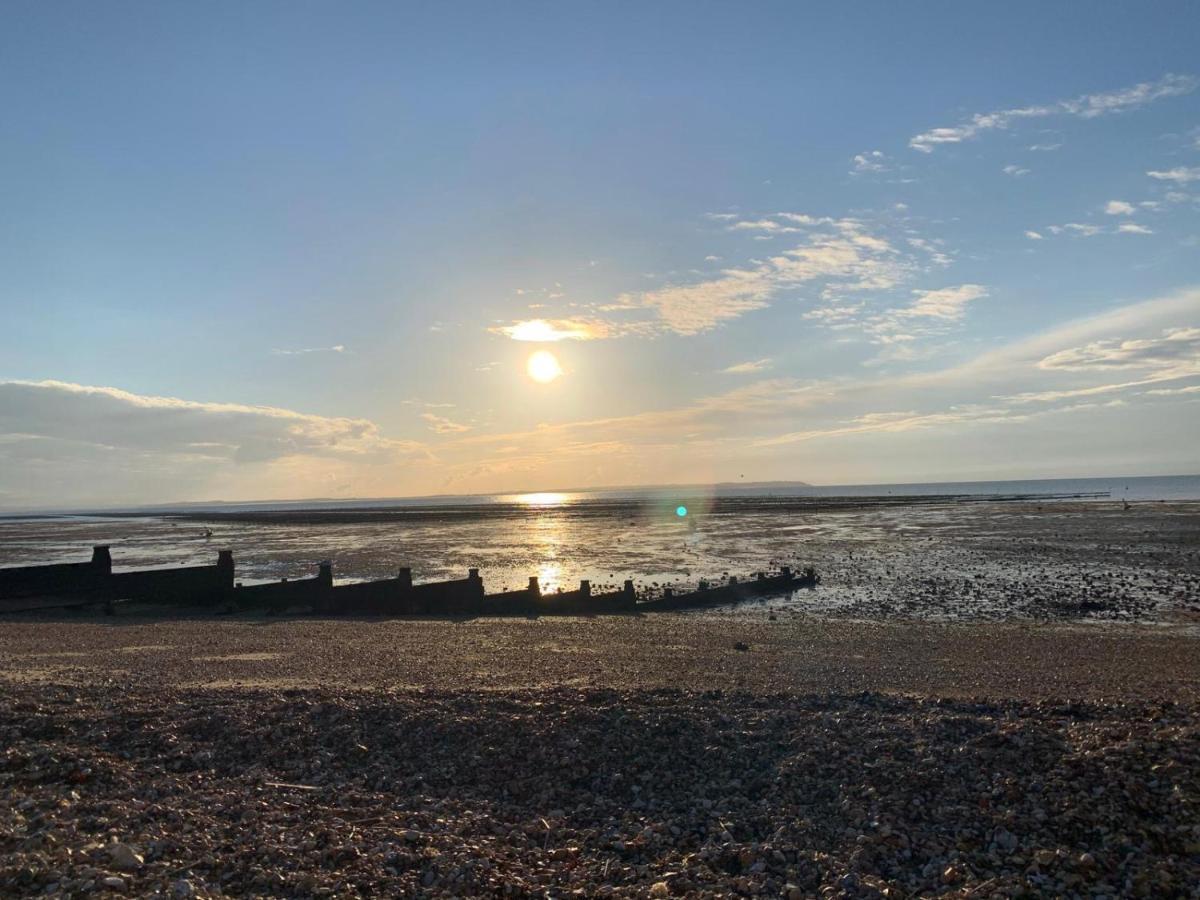 Fabulous Apartment Seconds From Beach By Whitstable-Holidays, Pudding Pan Exterior photo